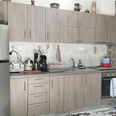 Raya Апартамент Лименария